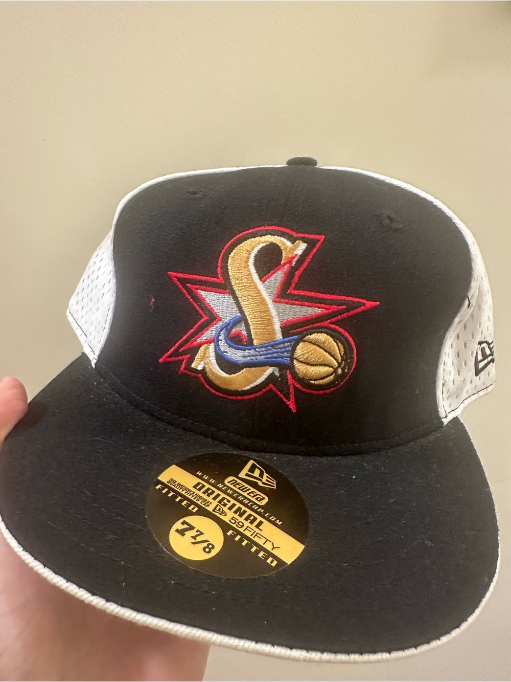 New Era Black White philadelphia 76ers Cap with Basketball 7 7/8